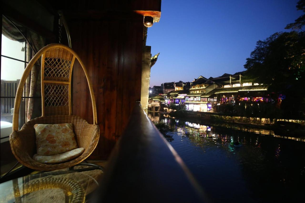 Lqj Riverside Guest House Fenghuang Exterior photo
