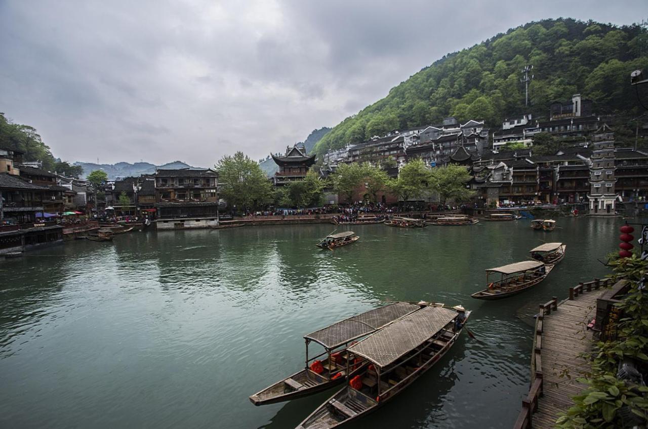 Lqj Riverside Guest House Fenghuang Exterior photo