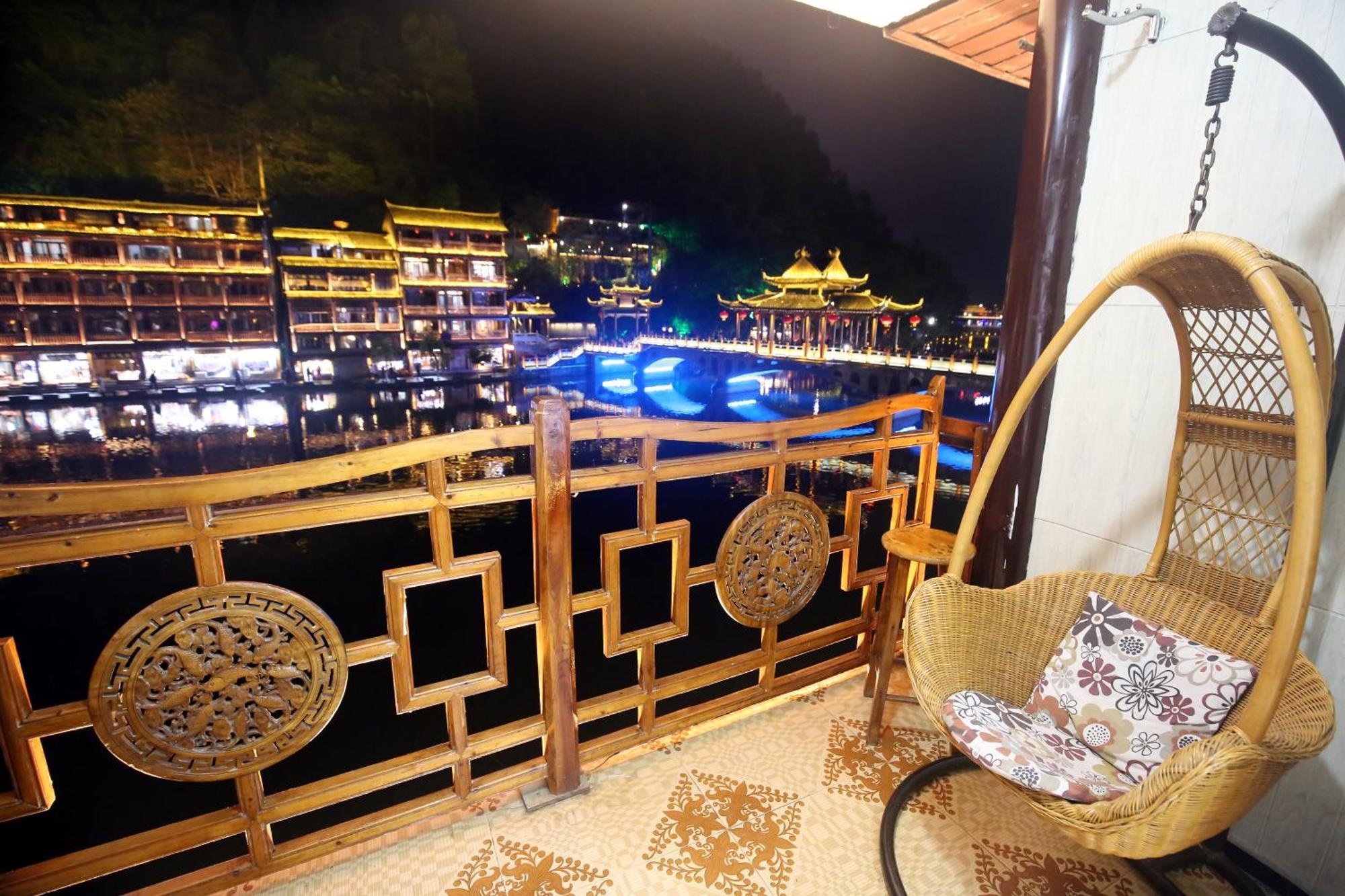 Lqj Riverside Guest House Fenghuang Exterior photo