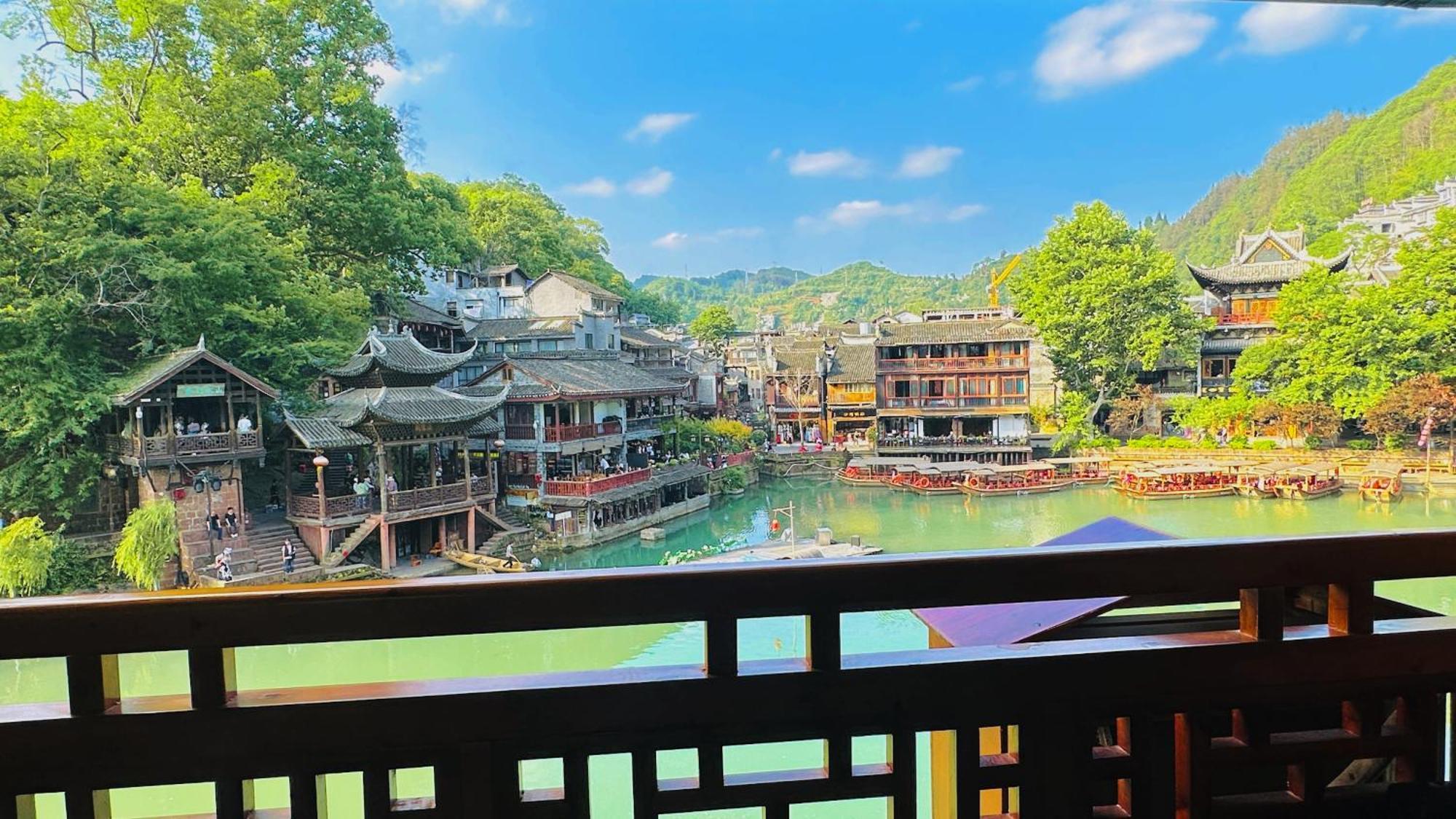 Lqj Riverside Guest House Fenghuang Exterior photo