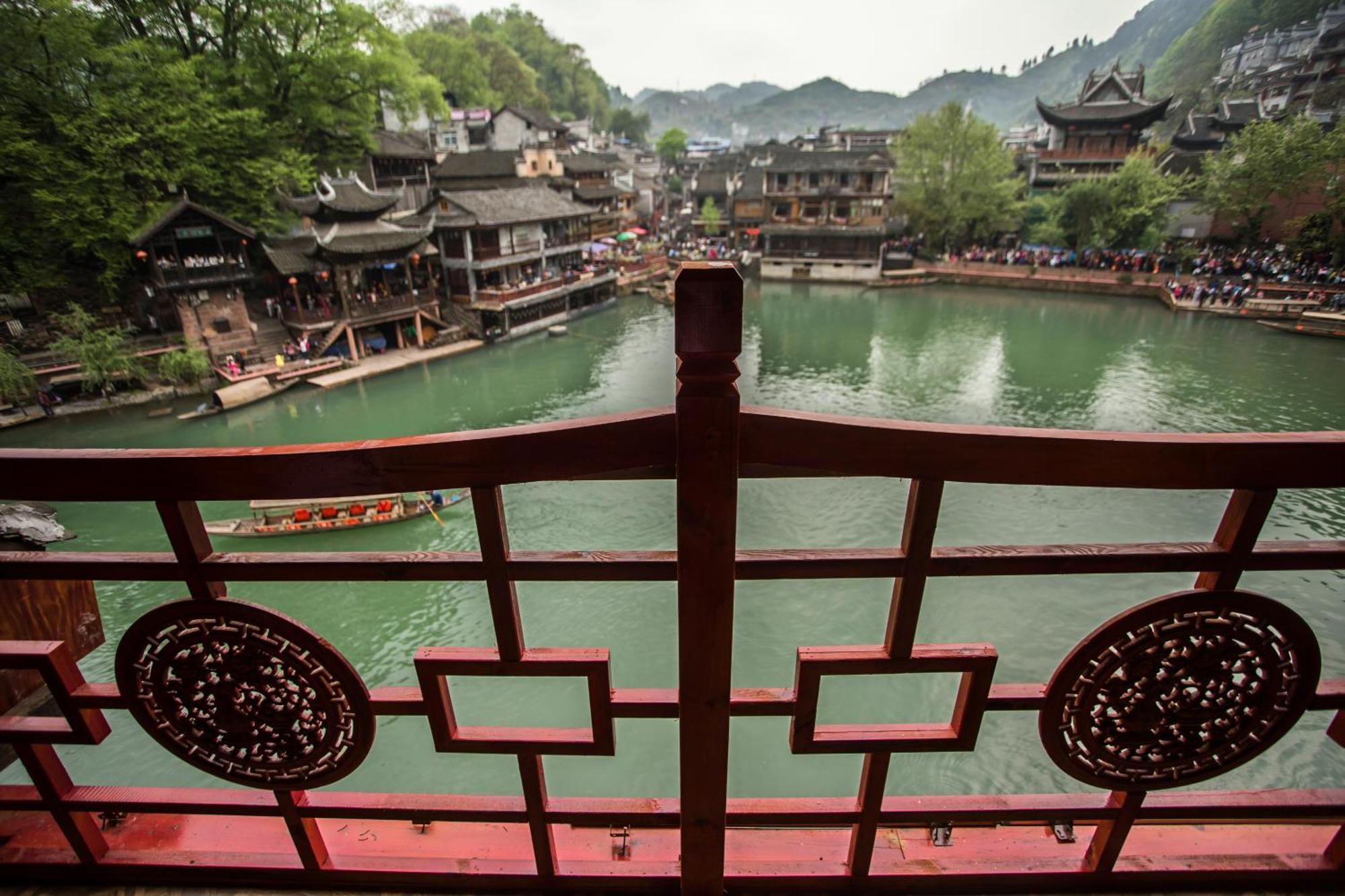 Lqj Riverside Guest House Fenghuang Exterior photo