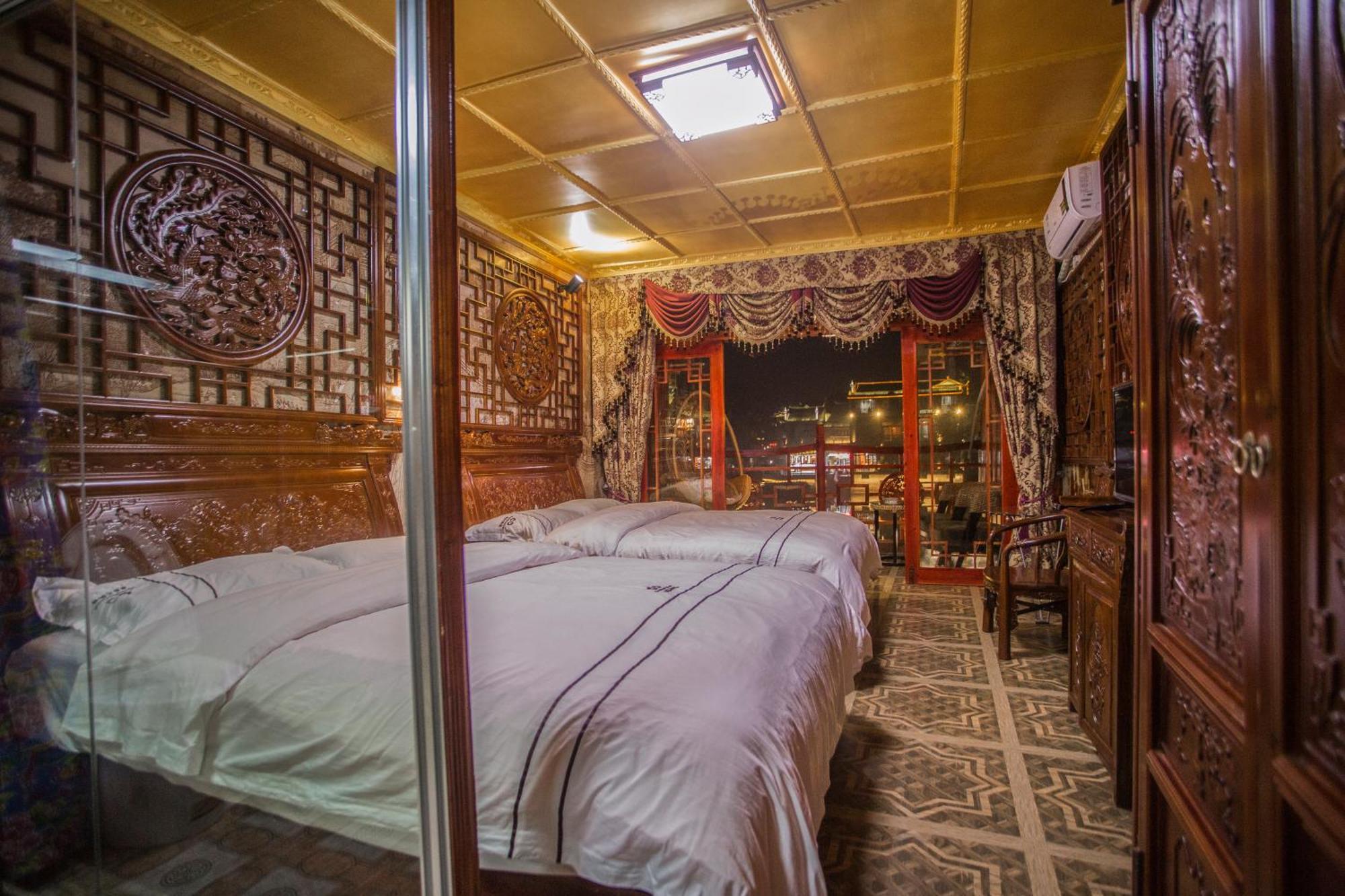 Lqj Riverside Guest House Fenghuang Exterior photo