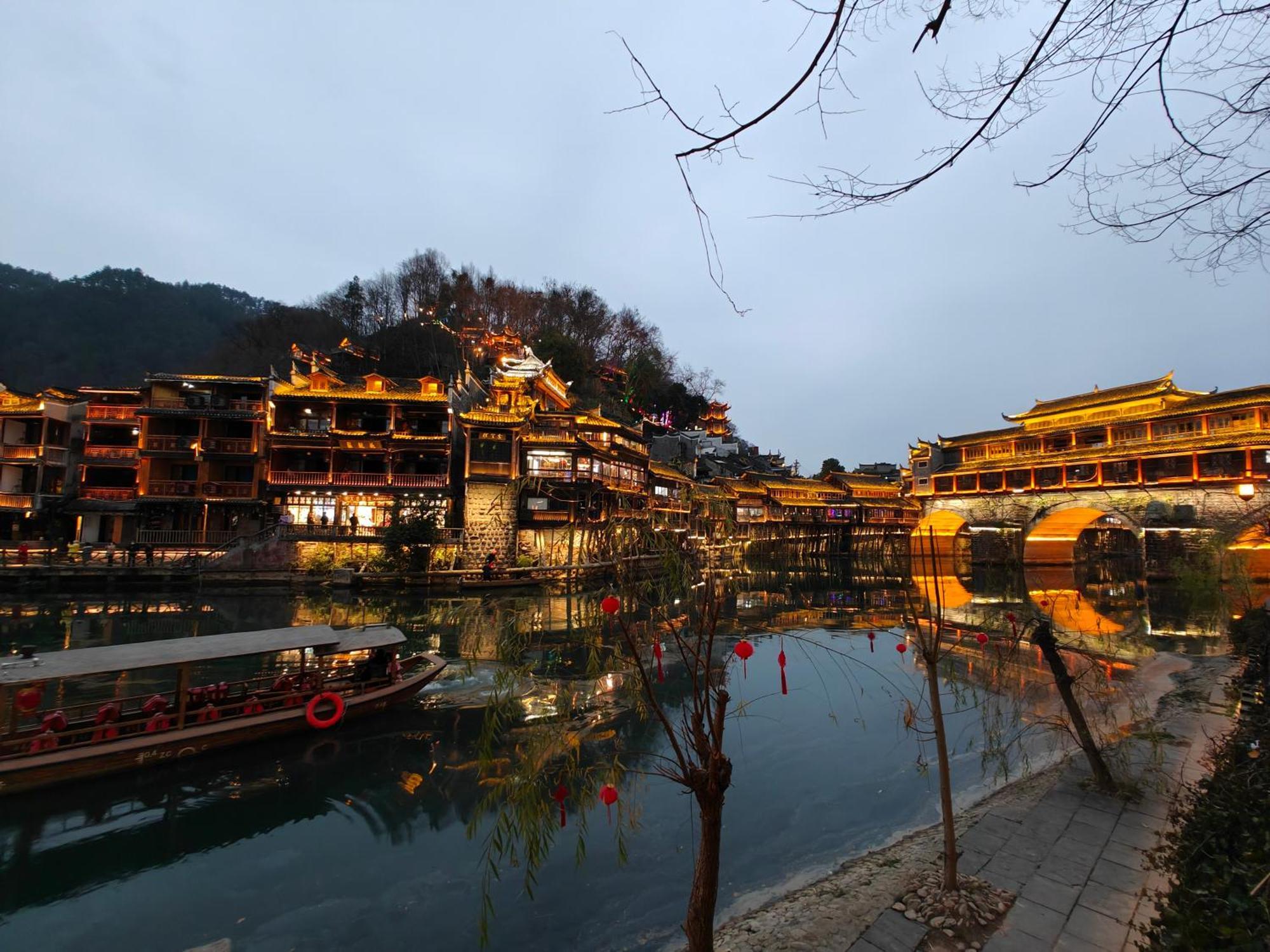 Lqj Riverside Guest House Fenghuang Exterior photo