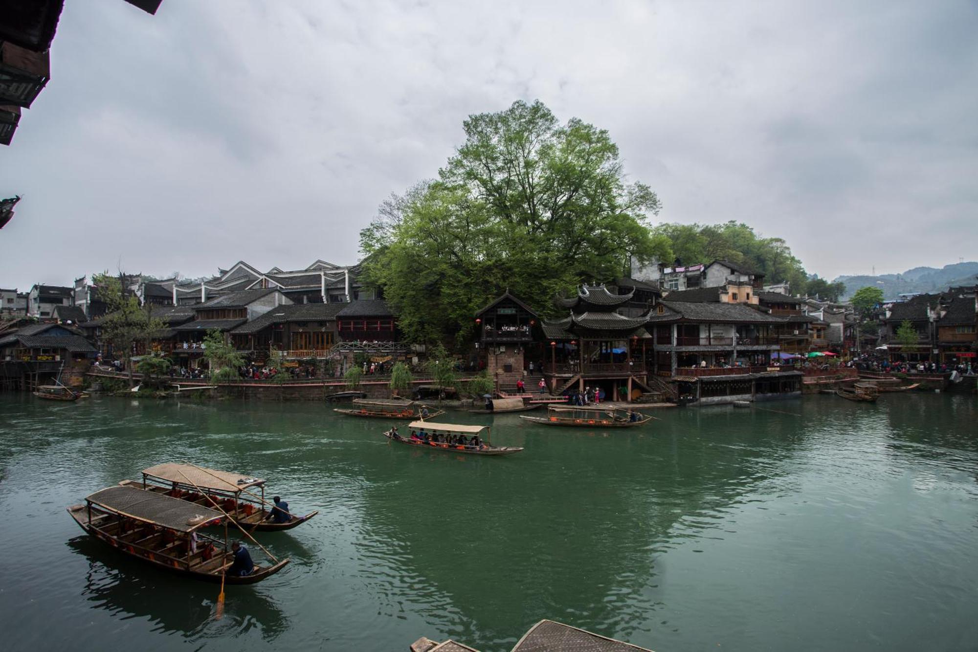 Lqj Riverside Guest House Fenghuang Exterior photo