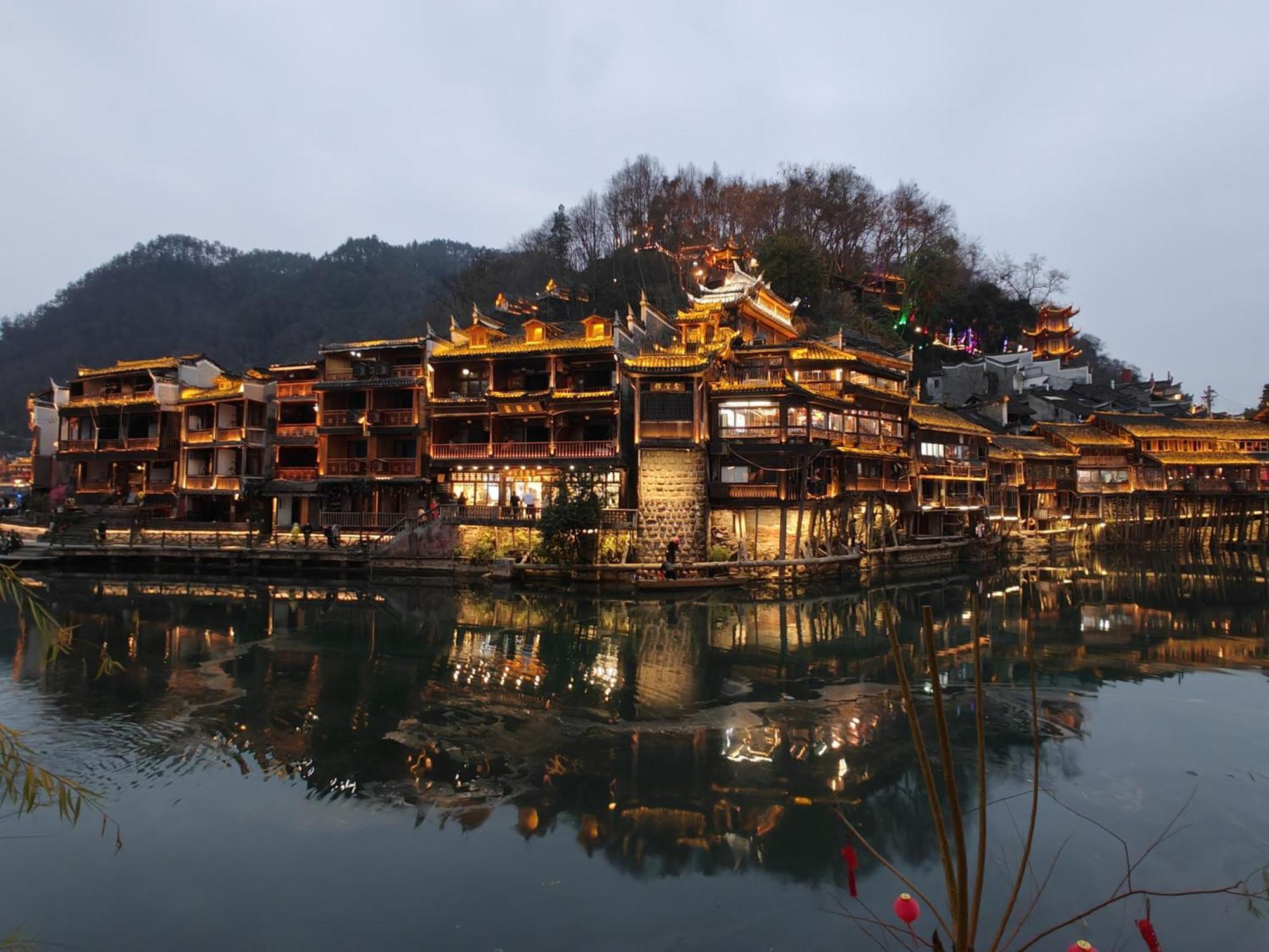 Lqj Riverside Guest House Fenghuang Exterior photo