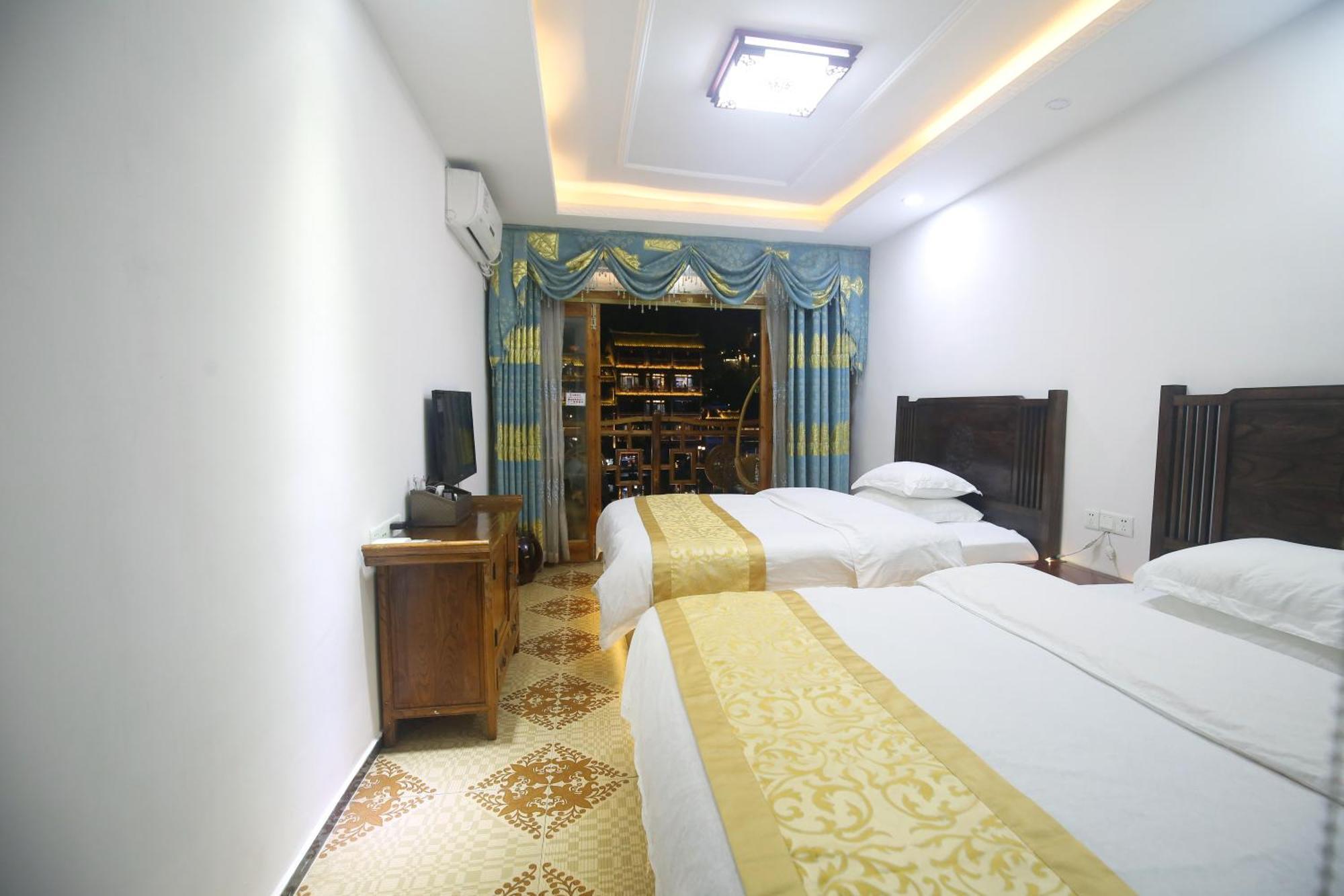 Lqj Riverside Guest House Fenghuang Exterior photo